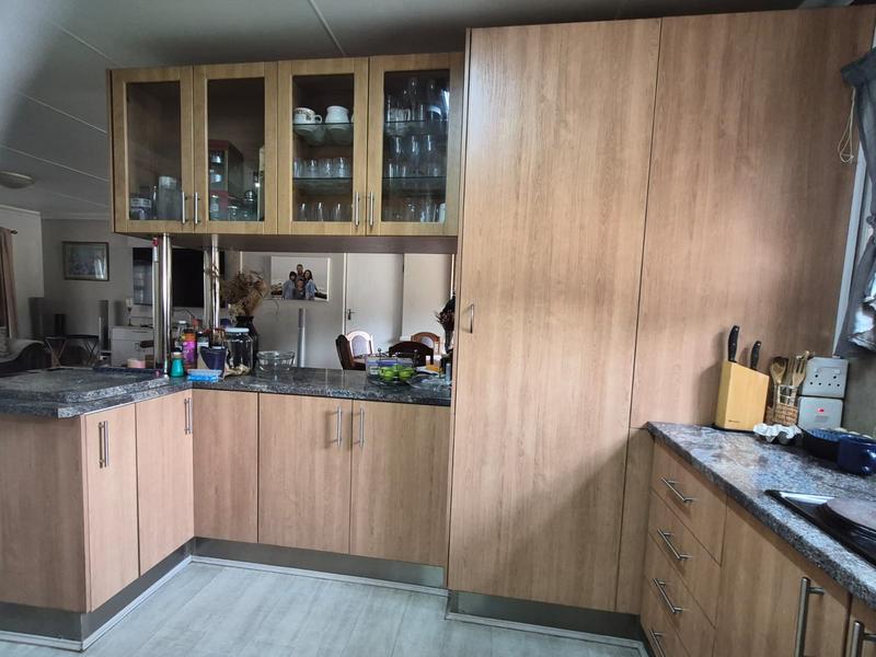 4 Bedroom Property for Sale in Hartenbos Heuwels Western Cape